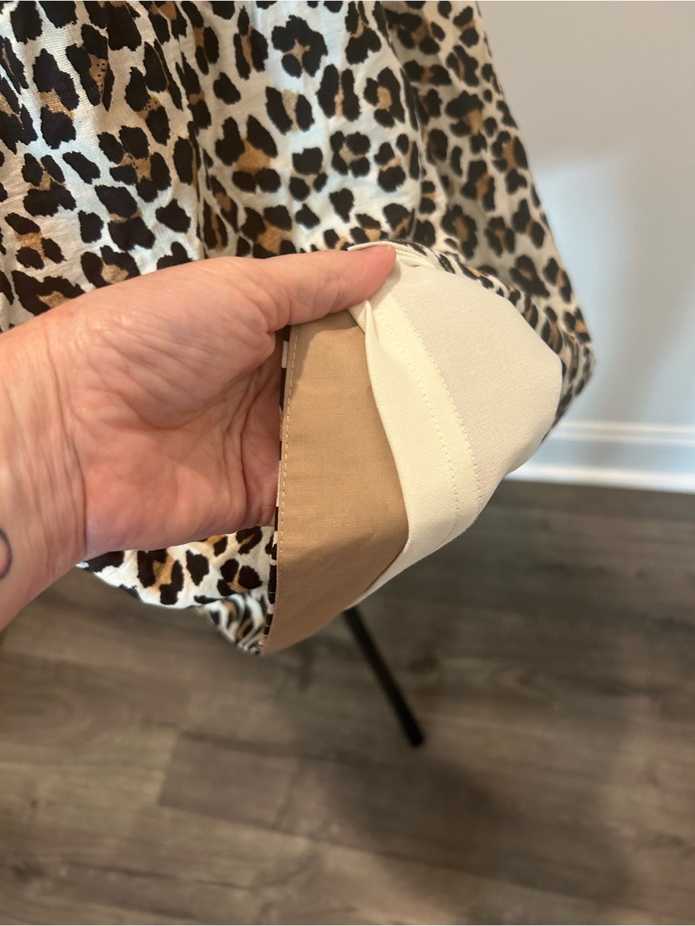 Entro Leopard Print Shirt Dress L Button Front Short Sleeve—Pockets - Picture 5 of 9